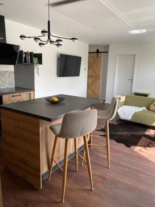 Gemuetliche Wohnung -Schwarzwald Neuweiler  Exterior foto